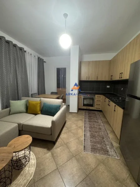 Tirane, jepet me qera apartament 1+1+Ballkon Kati 5, 63 m² 513 € (KRISTAL CENTER)