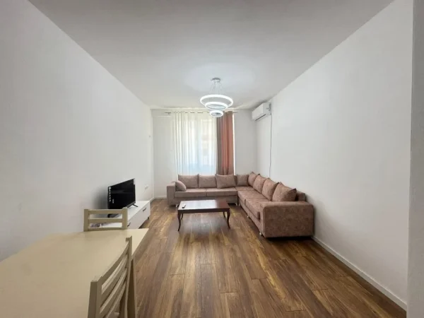 Tirane, jepet me qera apartament 2+1 Kati 1, 104 m² 500 € (ASTIR)