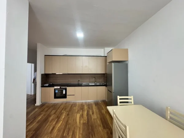 Tirane, jepet me qera apartament 2+1 Kati 1, 104 m² 500 € (ASTIR)