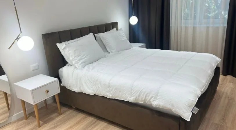Tirane, jepet me qera apartament 2+1+Ballkon , 94 m² 1.000 € (Qender)