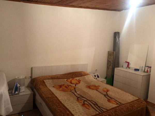 Tirane, jepet me qera apartament 2+1+Ballkon Kati 5, 89 m² 400 € (FRESKU)