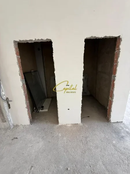 Tirane, shitet dyqan Kati 0, 103 m² 300.000 € (ASTIR)