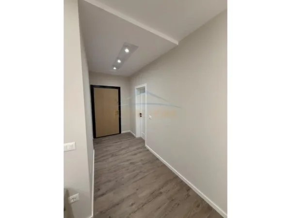 Durres, shitet apartament 1+1+Aneks+Ballkon Kati 1, 61 m² 135.000 € (Plazh Hekurudha)