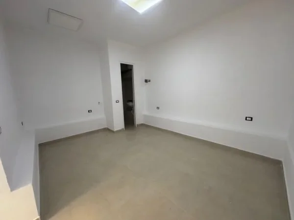 Tirane, jepet me qera ambjent biznesi Kati 0, 72 m² 1.100 € (rruga siri kodra)