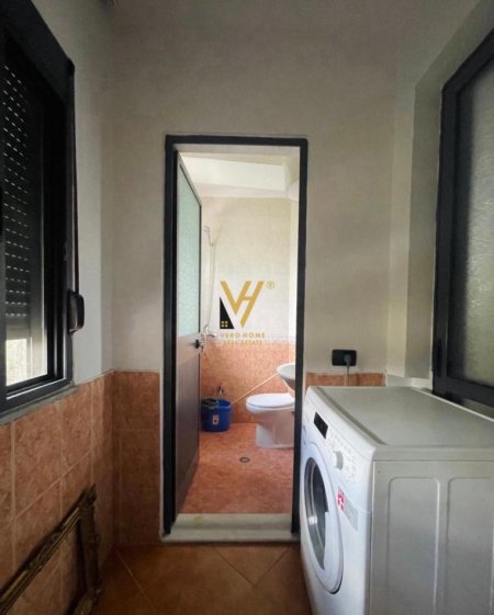 Tirane, jepet me qera apartament 1+1+Ballkon Kati 3, 40 m² 450 € (21 DHJETORI)