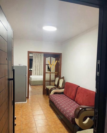 Tirane, jepet me qera apartament 1+1+Ballkon Kati 3, 40 m² 450 € (21 DHJETORI)