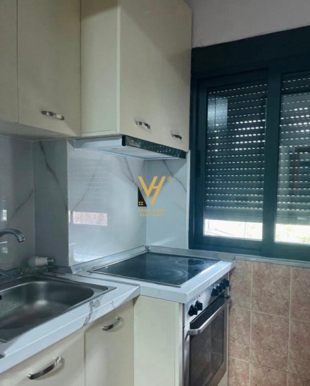 Tirane, jepet me qera apartament 1+1+Ballkon Kati 3, 40 m² 450 € (21 DHJETORI)