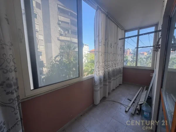 Tirane, shitet apartament 3+1 Kati 4, 115 m² 320.000 € (Rr. Elbasanit)
