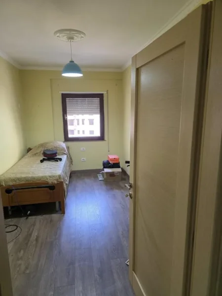 Tirane, shes apartament 3+1 Kati 3, 131 m² (Rruga selit e vjeter)