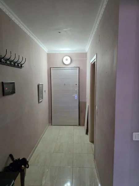 Tirane, shes apartament 3+1 Kati 3, 131 m² (Rruga selit e vjeter)