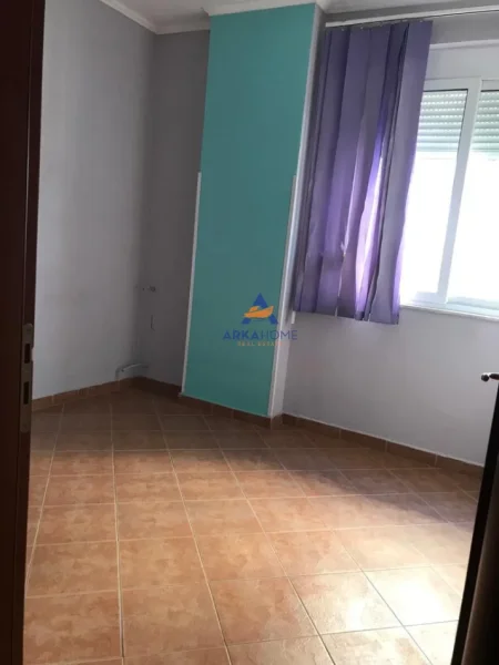 Tirane, shitet apartament 4+1+Ballkon Kati 1, 136 m² 170.000 € (PALLATET CABEJ, YZBERISHT)