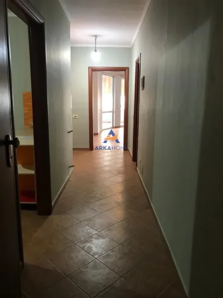 Tirane, shitet apartament 4+1+Ballkon Kati 1, 136 m² 170.000 € (PALLATET CABEJ, YZBERISHT)