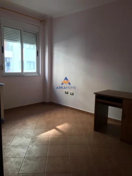 Tirane, shitet apartament 4+1+Ballkon Kati 1, 136 m² 170.000 € (PALLATET CABEJ, YZBERISHT)