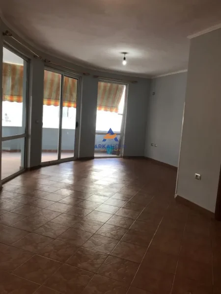 Tirane, shitet apartament 4+1+Ballkon Kati 1, 136 m² 170.000 € (PALLATET CABEJ, YZBERISHT)