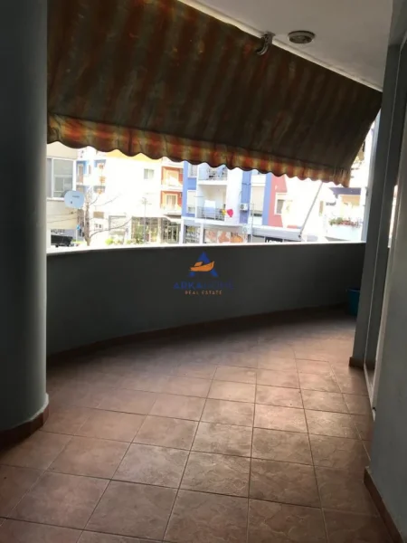 Tirane, shitet apartament 4+1+Ballkon Kati 1, 136 m² 170.000 € (PALLATET CABEJ, YZBERISHT)