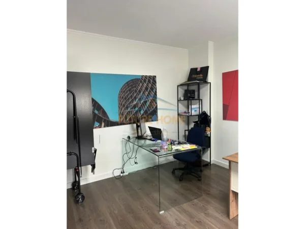 Tirane, jepet me qera ambjent biznesi Kati 8, 108 m² 1.100 € 