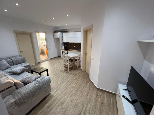 Tirane, jepet me qera apartament 1+1 , 77 m² 420 € (Rruga Teodor keko)
