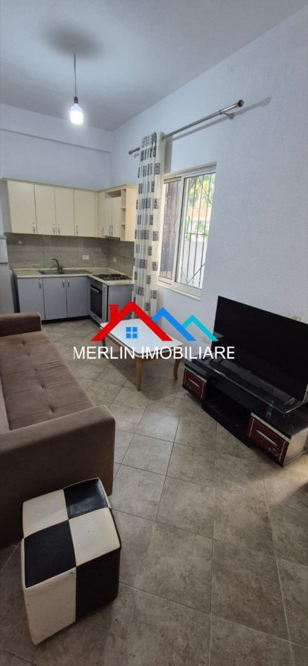 Tirane, jepet me qera apartament 2+1+Ballkon Kati 1, 80 m² 400 € (RRUGA E DIBRES)