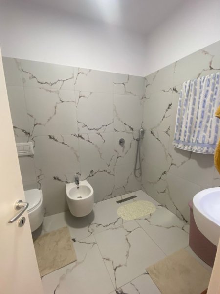 Tirane, shitet apartament 2+1+Ballkon Kati 3, 101 m² 175.100 € (Astir)
