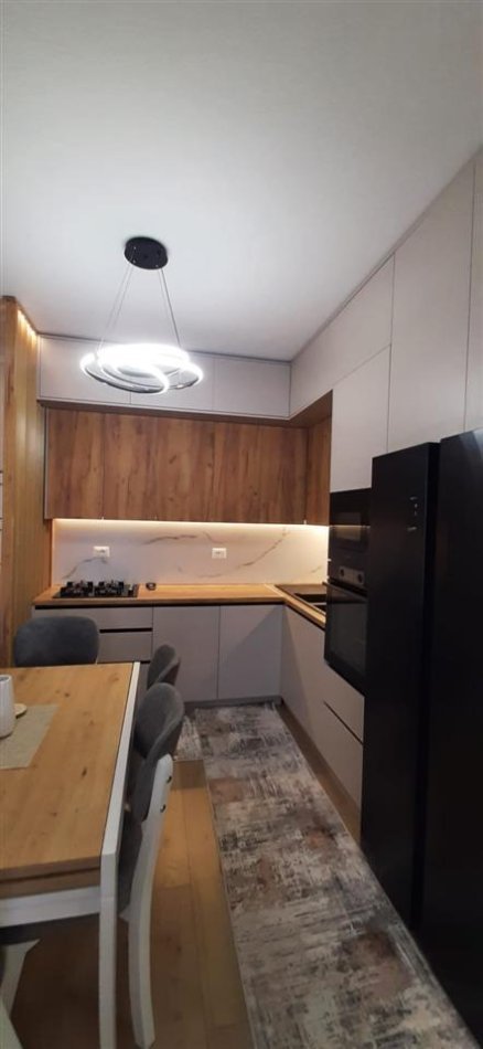 Tirane, shitet apartament 2+1+Ballkon Kati 6, 82 m² 100.000 € (Kamez)