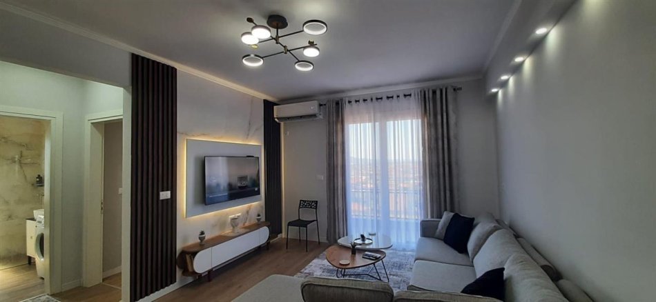 Tirane, shitet apartament 2+1+Ballkon Kati 6, 82 m² 100.000 € (Kamez)