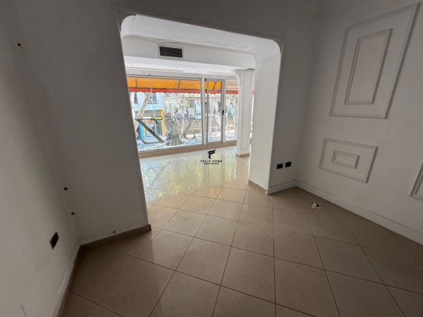 Tirane, jepet me qera dyqan Kati 1, 112 m² 1.100 € (FERIT XHAJKO)