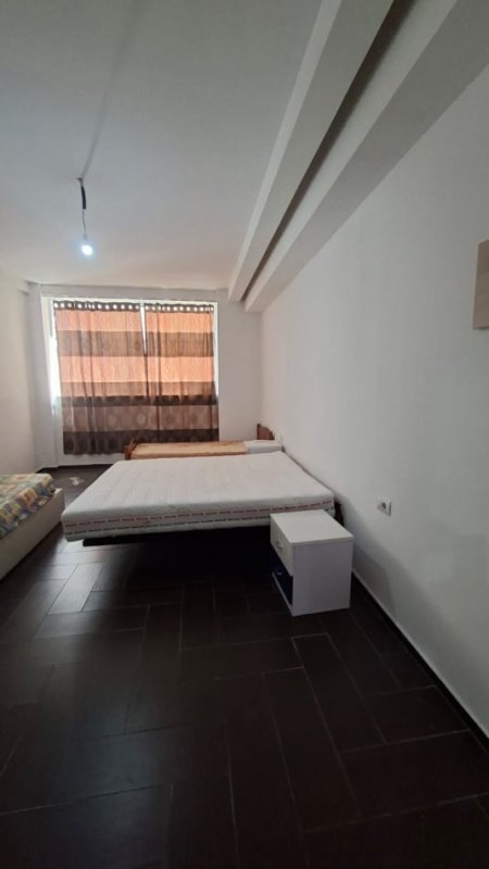 Tirane, jepet me qera apartament 1+1 Kati 1, 70 m² 350 € (Rruga 5 maji)