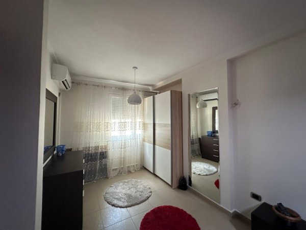 Tirane, jepet me qera apartament 1+1 Kati 3, 83 m² 800 € (ish ekspozita)