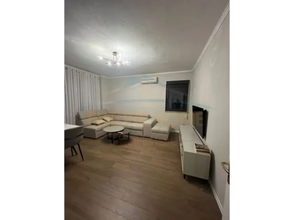 Tirane, jepet me qera apartament 1+1 Kati 6, 83 m² 600 € 
