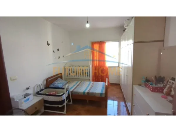 Tirane, jepet me qera apartament 2+1 Kati 7, 118 m² 450 € 