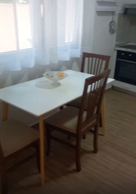 Tirane, jepet me qera apartament 1+1+Ballkon Kati 1, 70 m² 550 € (RRUGA E BARRIKADAVE)