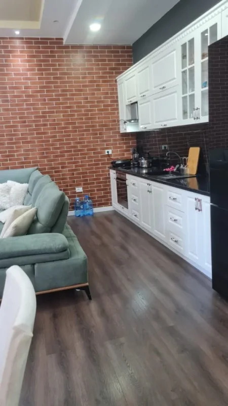 Shitet Apartament 1+1 në Fresk – Verandë e Madhe & Mobilim Luksoz 165.000 € (Fresk)