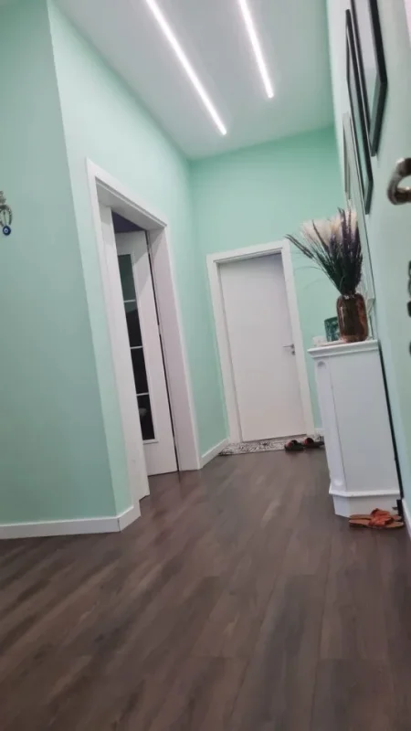 Shitet Apartament 1+1 në Fresk – Verandë e Madhe & Mobilim Luksoz 165.000 € (Fresk)