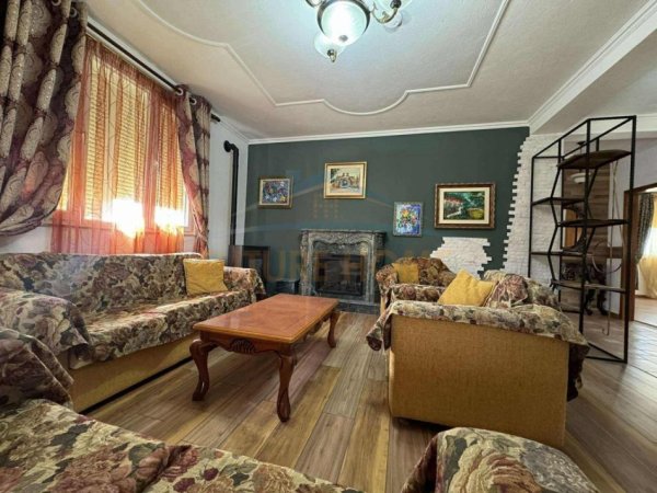 Tirane, jepet me qera Vile 3+1 Kati 3, 1.200 m² 2.000 € (FARKE)   UNA55952