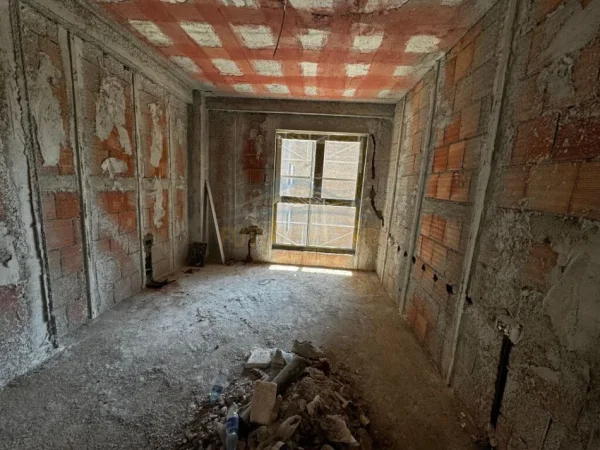 0683487469 Tirane, shitet apartament 1+1 Kati 2, 77 m² 168.000 € (PAZARI I RI)