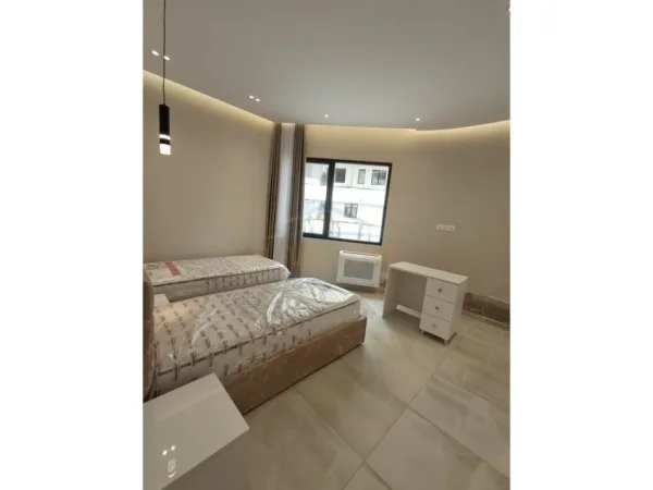 0683487469 Tirane, jepet me qera apartament 2+1 Kati 4, 120 m² 1.100 € (Prane Universitetit Mesdhetar)