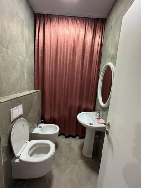 Tirane, jepet me qera apartament 2+1+Ballkon Kati 3, 98 m² 1.100 € (CASA ITALIA)