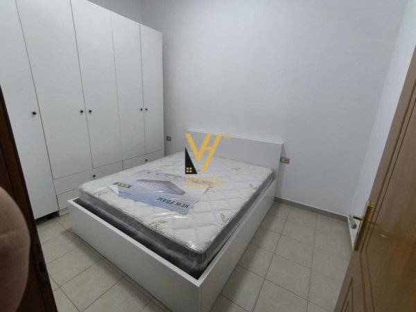 Tirane, jepet me qera apartament 1+1+Ballkon Kati 1, 40 m² 400 € (5 MAJI)