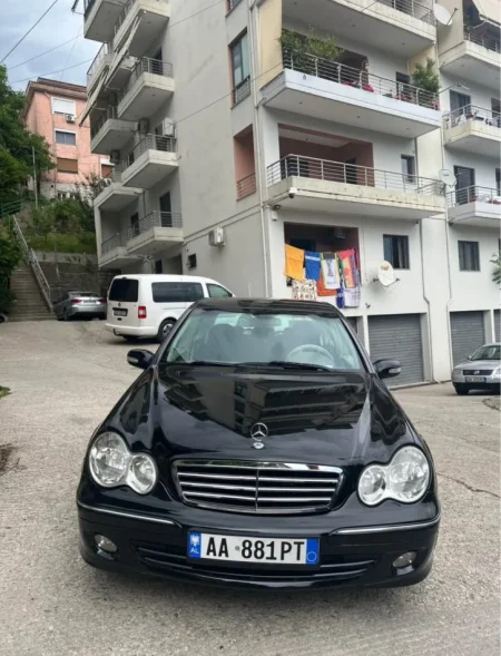 Gjirokaster, shes Mercedes benc c-class Nafte, e zeze manuale Kondicioner 240.000 km 4.500 €