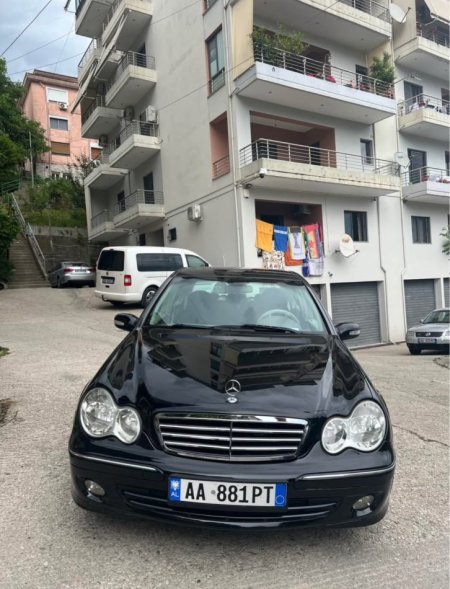 Gjirokaster, shes Mercedes benc c-class Nafte, e zeze manuale Kondicioner 240.000 km 4.500 €