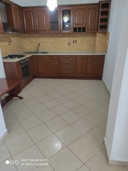 Tirane, shitet apartament 2+1 Kati 4, 103.000 € 