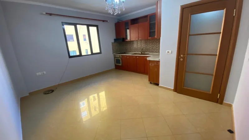 Tirane, jepet me qera apartament 1+1 Kati 2, 60 m² 350 € (Kinostudio)