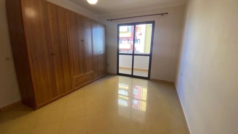 Tirane, jepet me qera apartament 1+1 Kati 2, 60 m² 350 € (Kinostudio)