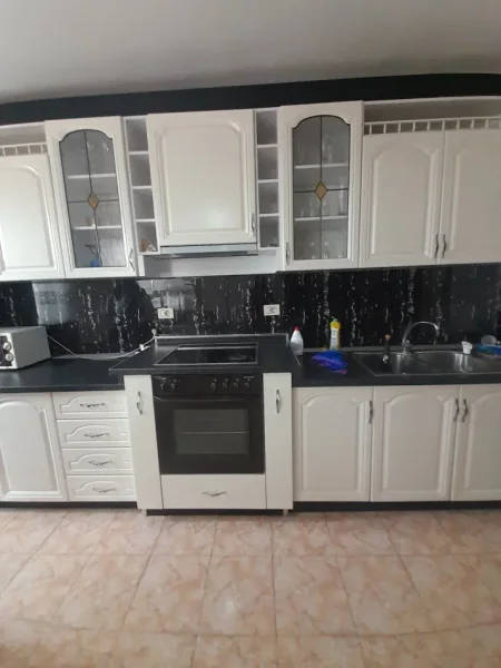 Tirane, jepet me qera apartament 2+1+Ballkon Kati 9, 120 m² 600 € (irfan tomini)