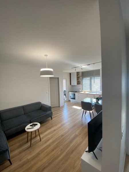 Tirane, jepet me qera apartament 1+1+Ballkon Kati 4, 64 m² 700 € (Ish Ambasada Jugosllave)