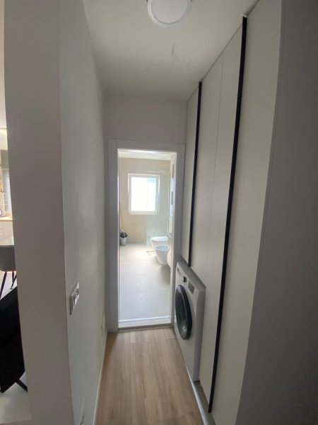 Tirane, jepet me qera apartament 1+1+Ballkon Kati 4, 64 m² 700 € (Ish Ambasada Jugosllave)