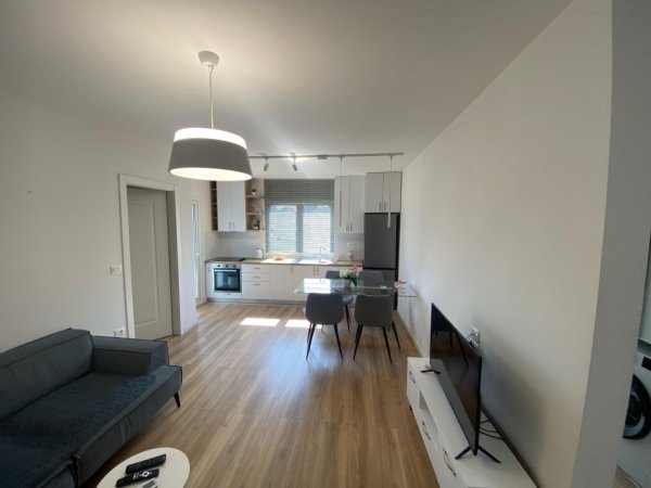 Tirane, jepet me qera apartament 1+1+Ballkon Kati 4, 64 m² 700 € (Ish Ambasada Jugosllave)