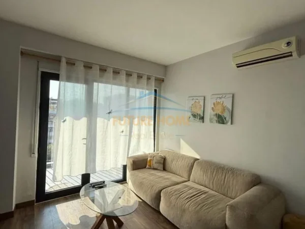 Tirane, jepet me qera apartament 1+1+Ballkon Kati 8, 70 m² 700 € 