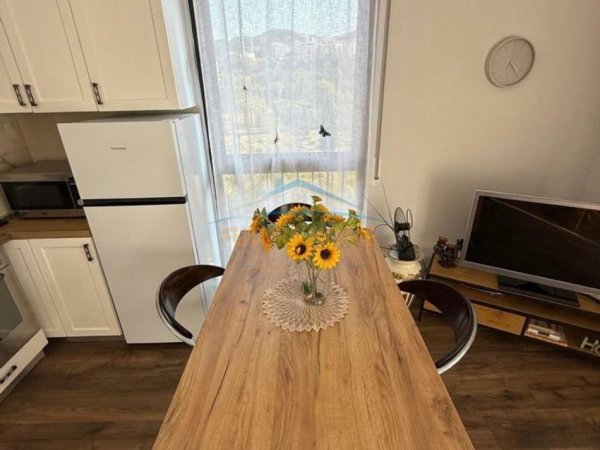 Tirane, jepet me qera apartament 1+1+Ballkon Kati 8, 70 m² 700 € 