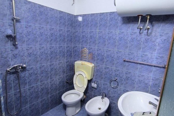 Tirane, jepet me qera apartament 1+1+Ballkon Kati 1, 60 m² 400 € (Mbrapa Concord Center)
